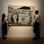 COPERTINA La-banconota-da-un-dollaro-firmata-da-Andy-Warhol-prima-dellasta-da-Sothebys.-Per-gentile-concessione-di-Sothebys.